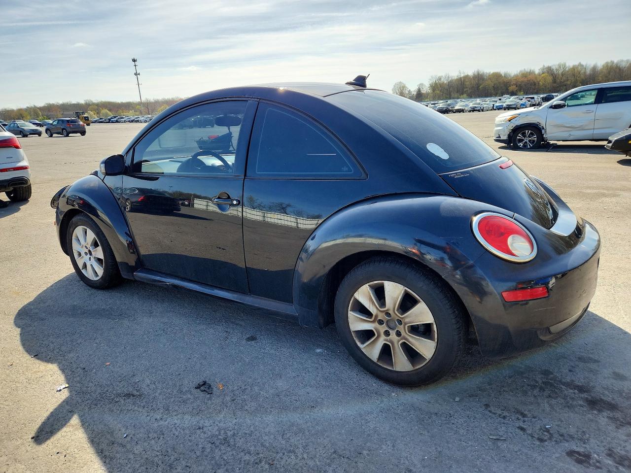 2010 VOLKSWAGEN NEW BEETLE photo 4
