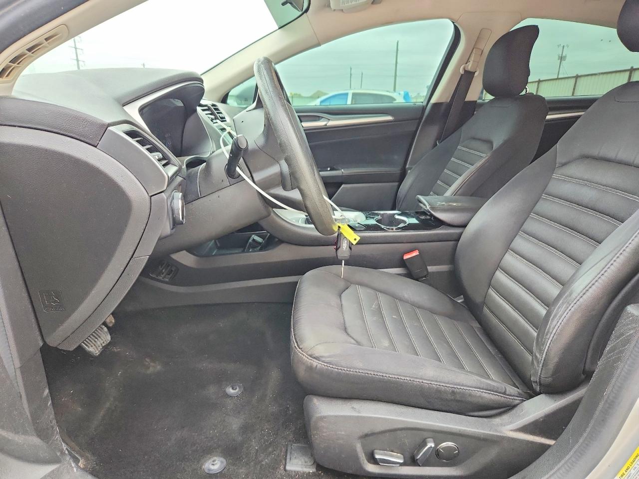2015 FORD FUSION SE photo 19