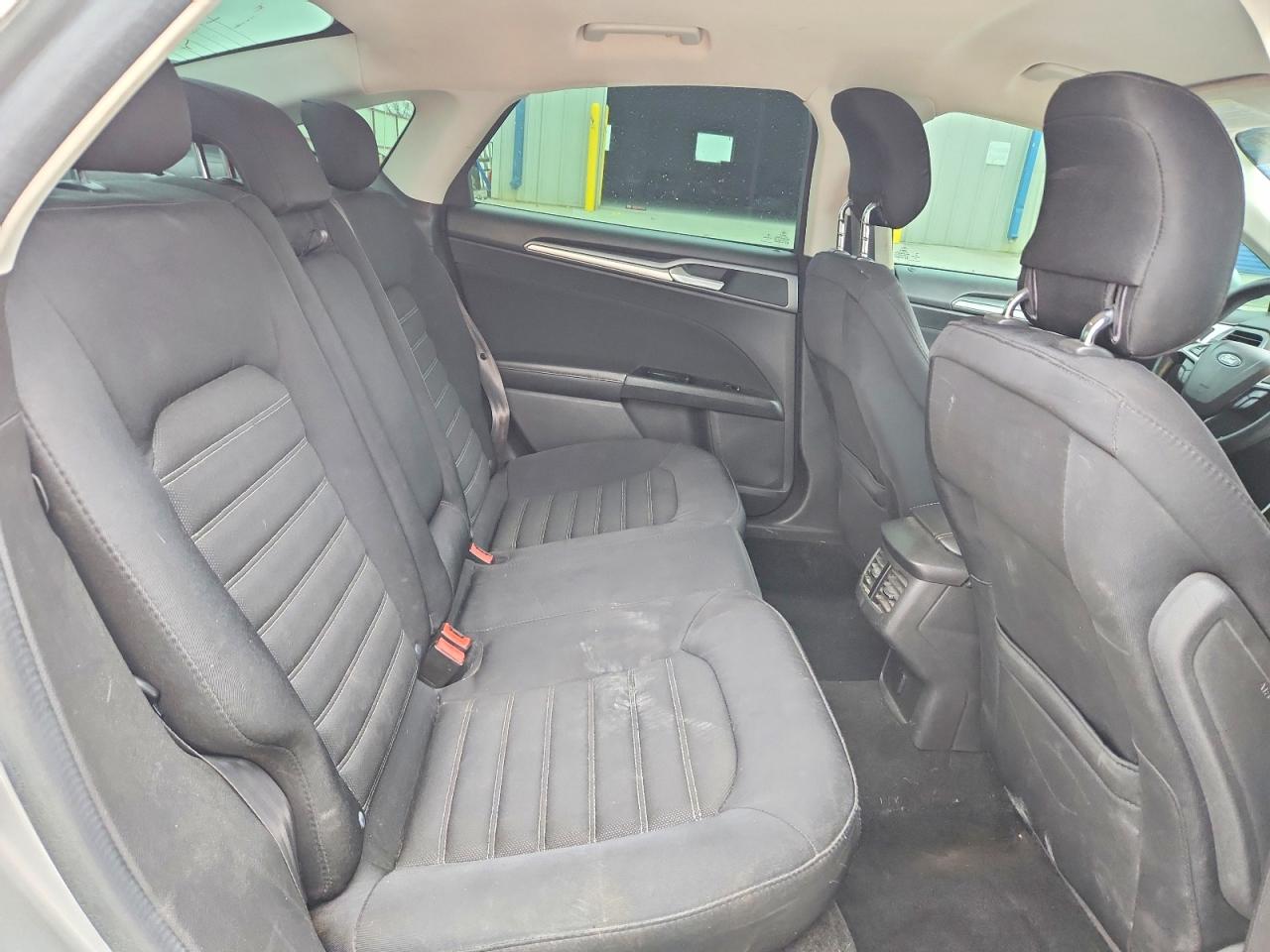 2015 FORD FUSION SE photo 28
