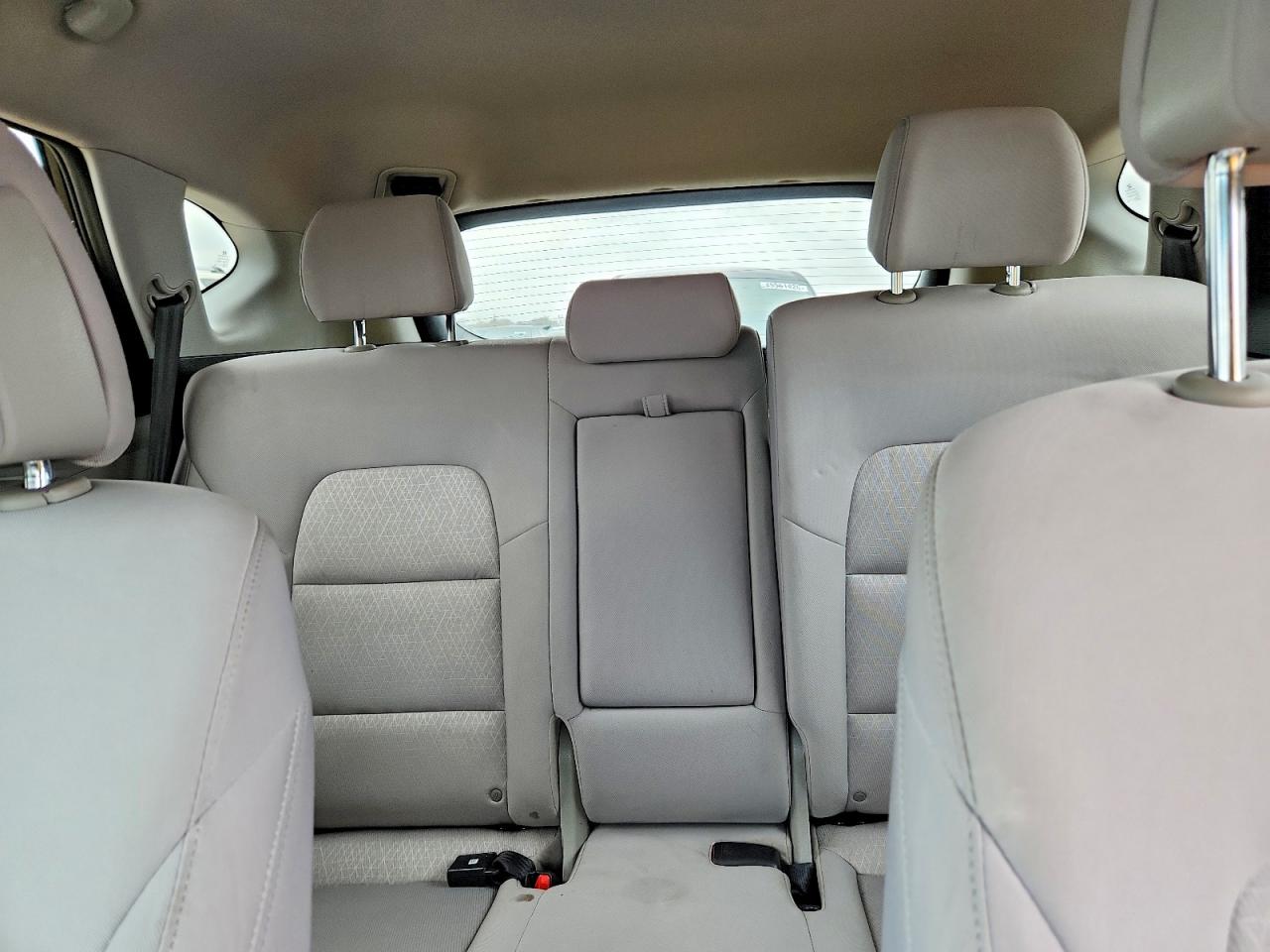 2017 HYUNDAI TUCSON SE photo 10
