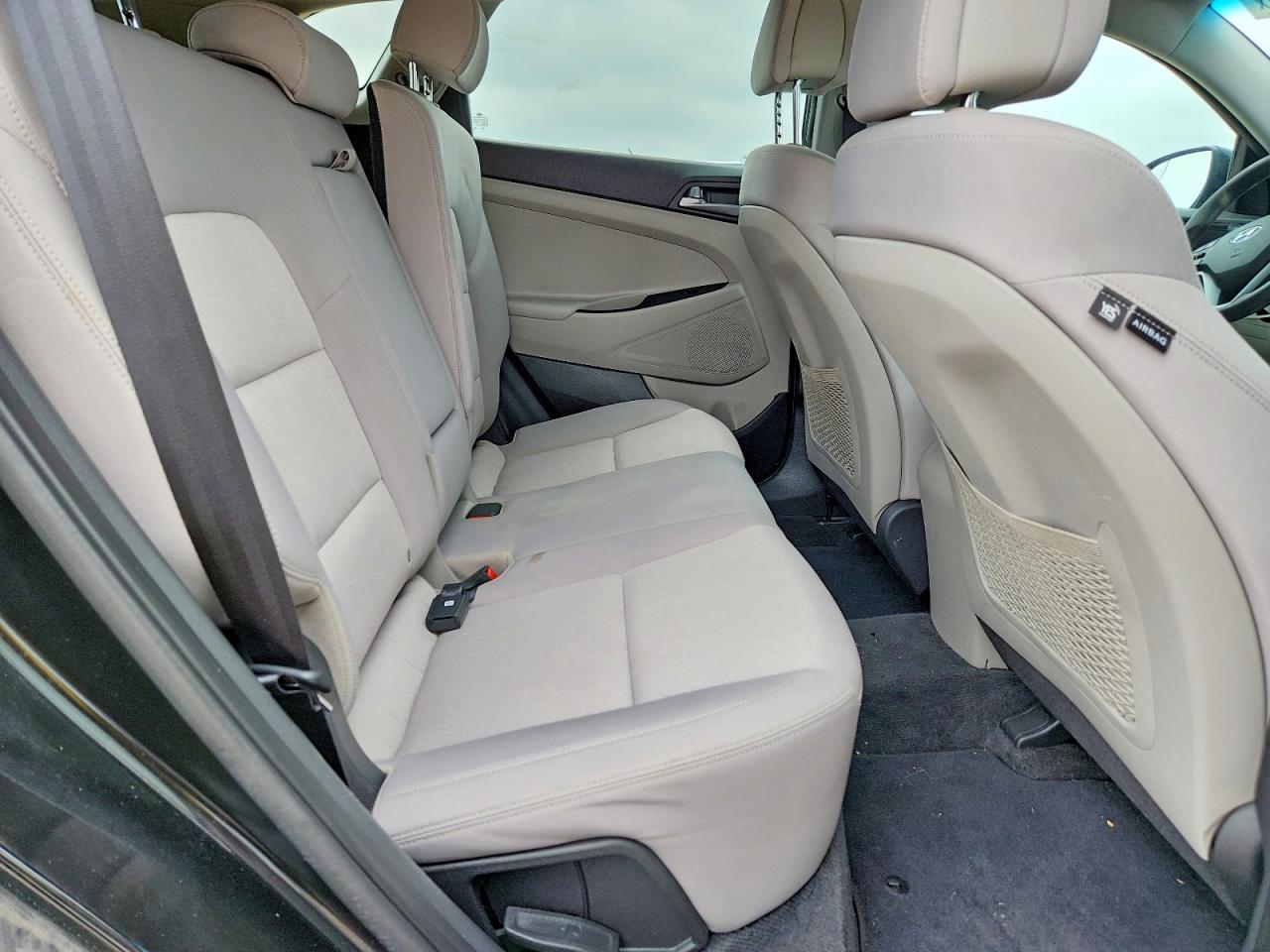 2017 HYUNDAI TUCSON SE photo 11