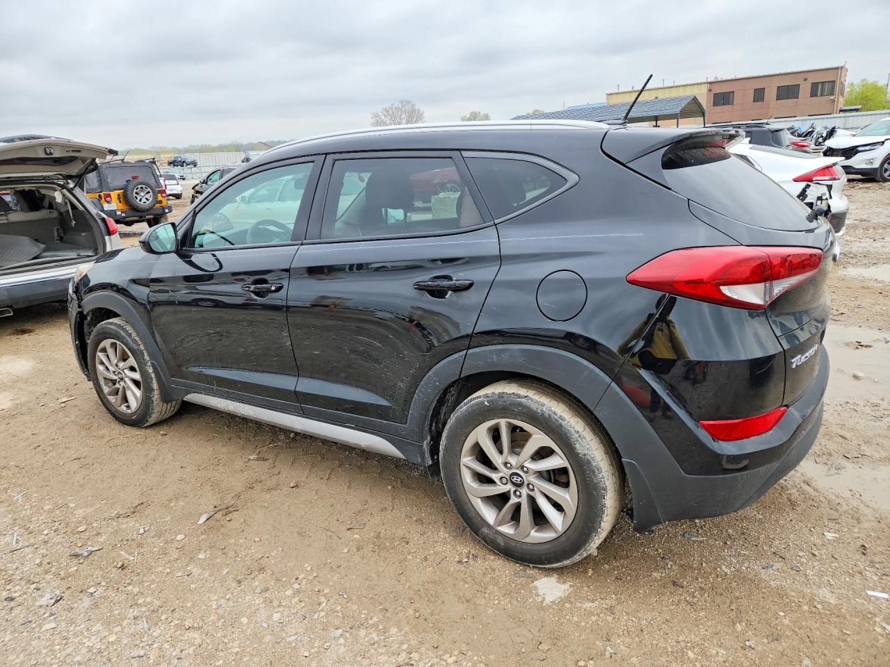2017 HYUNDAI TUCSON SE photo 2