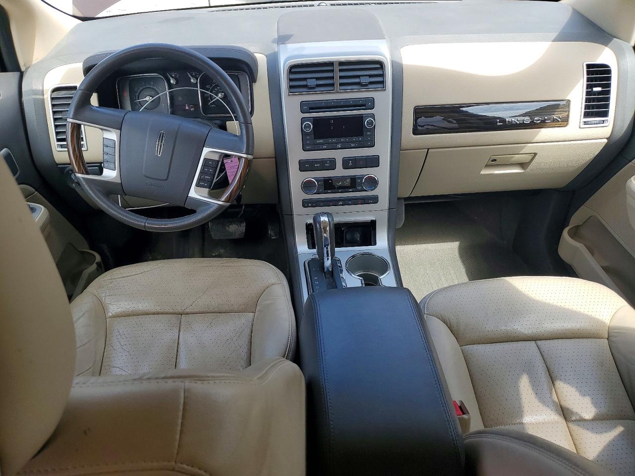 2010 LINCOLN TOWNHOUSE MKX photo 15