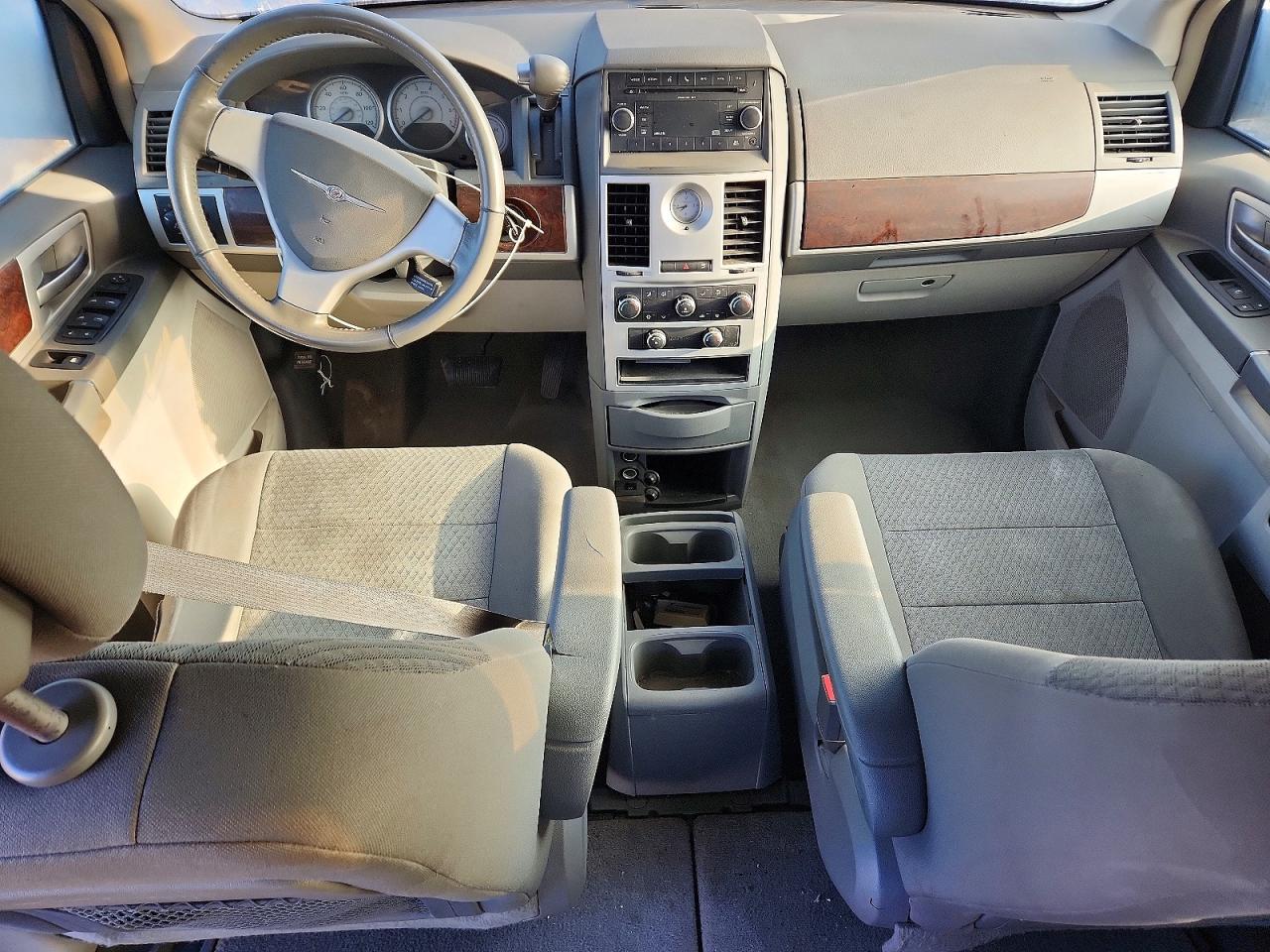 2010 CHRYSLER TOWN & COUNTRY TOURING photo 15