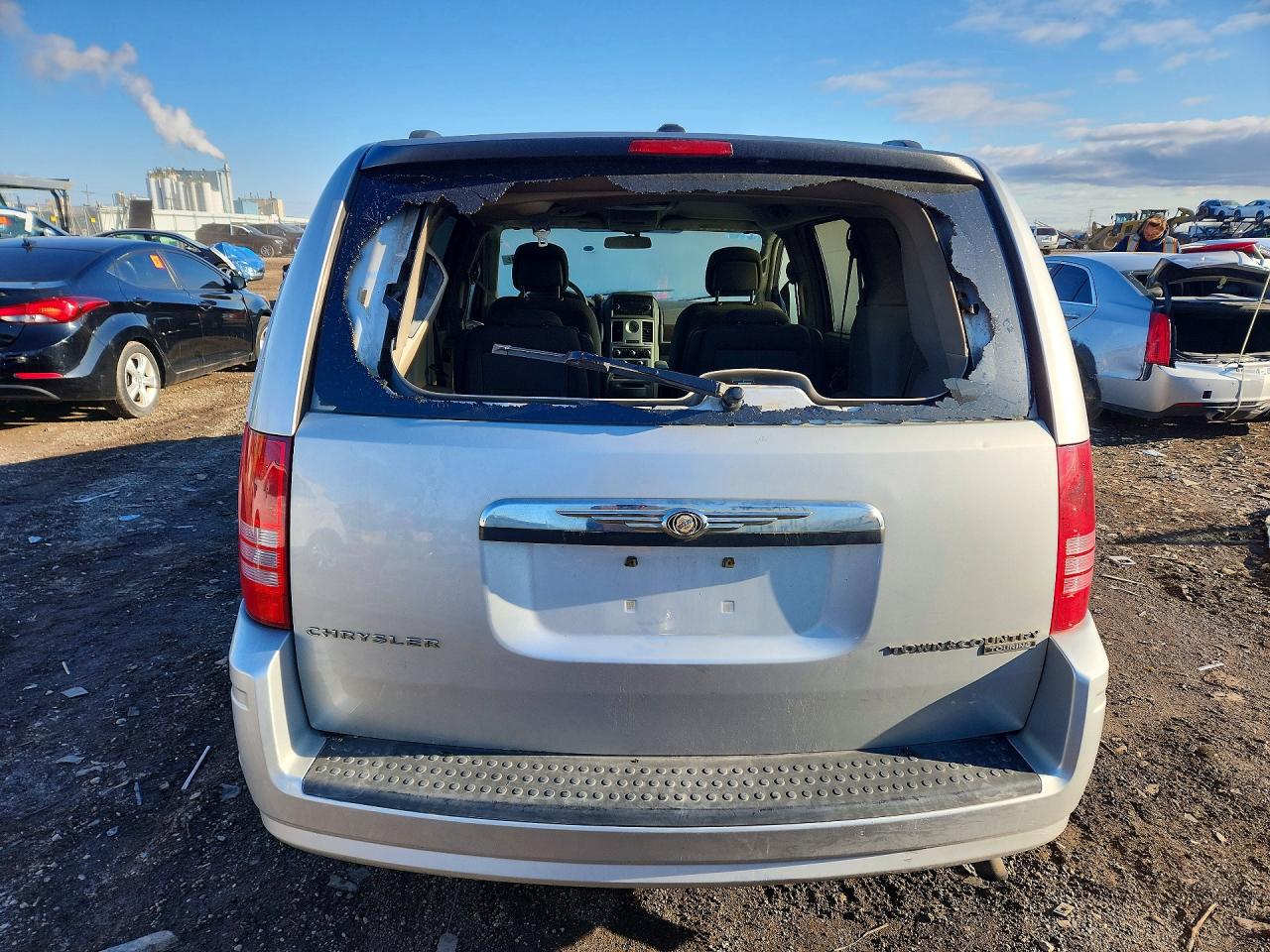 2010 CHRYSLER TOWN & COUNTRY TOURING photo 11