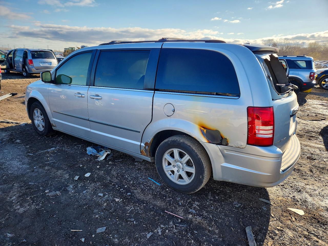 2010 CHRYSLER TOWN & COUNTRY TOURING photo 3