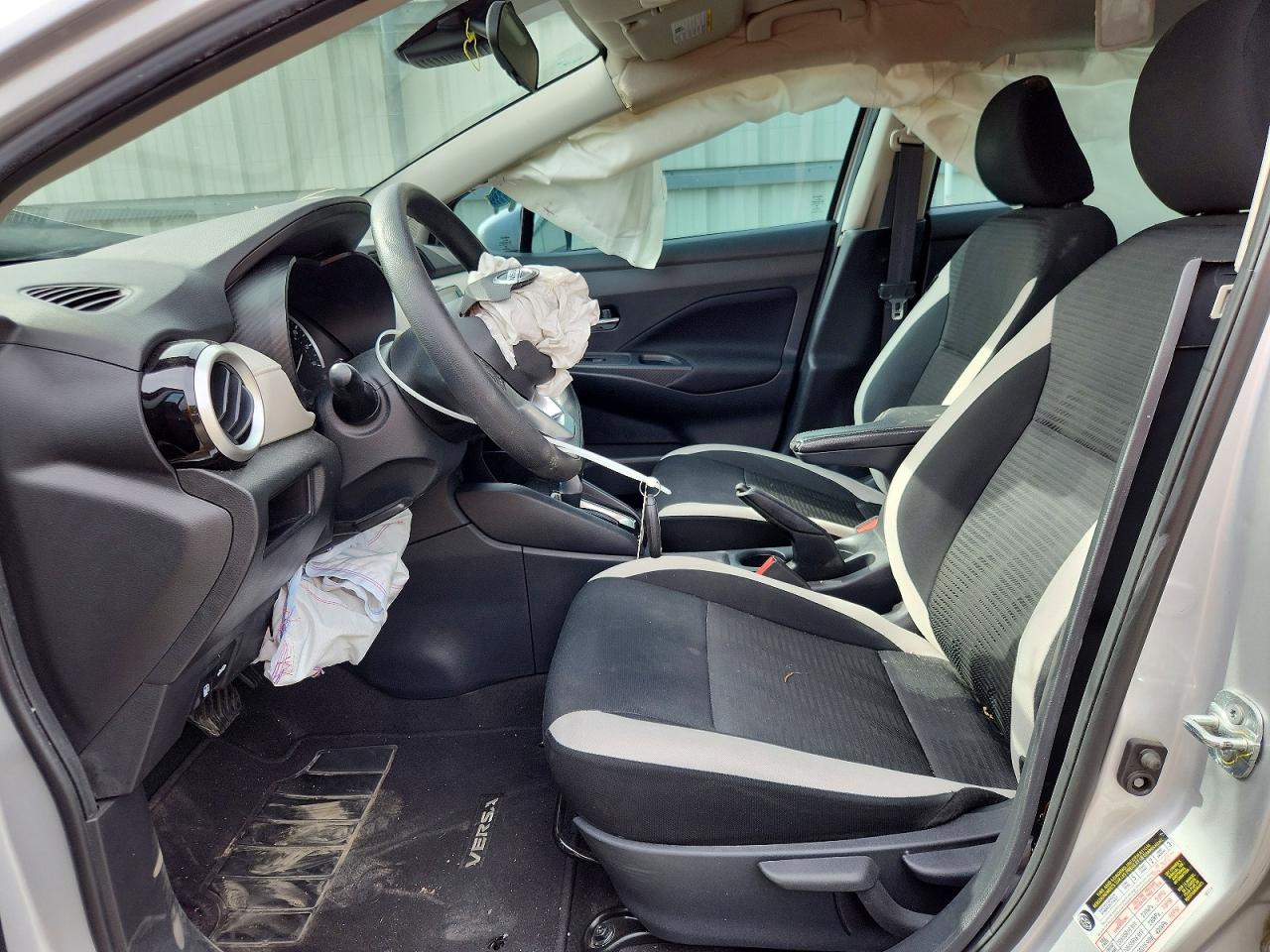 2021 NISSAN VERSA SV photo 13