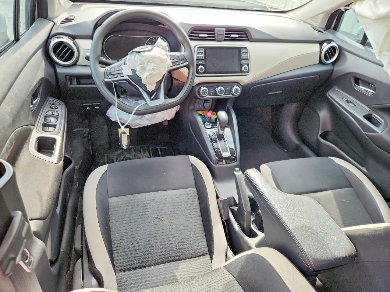 2021 NISSAN VERSA SV photo 15