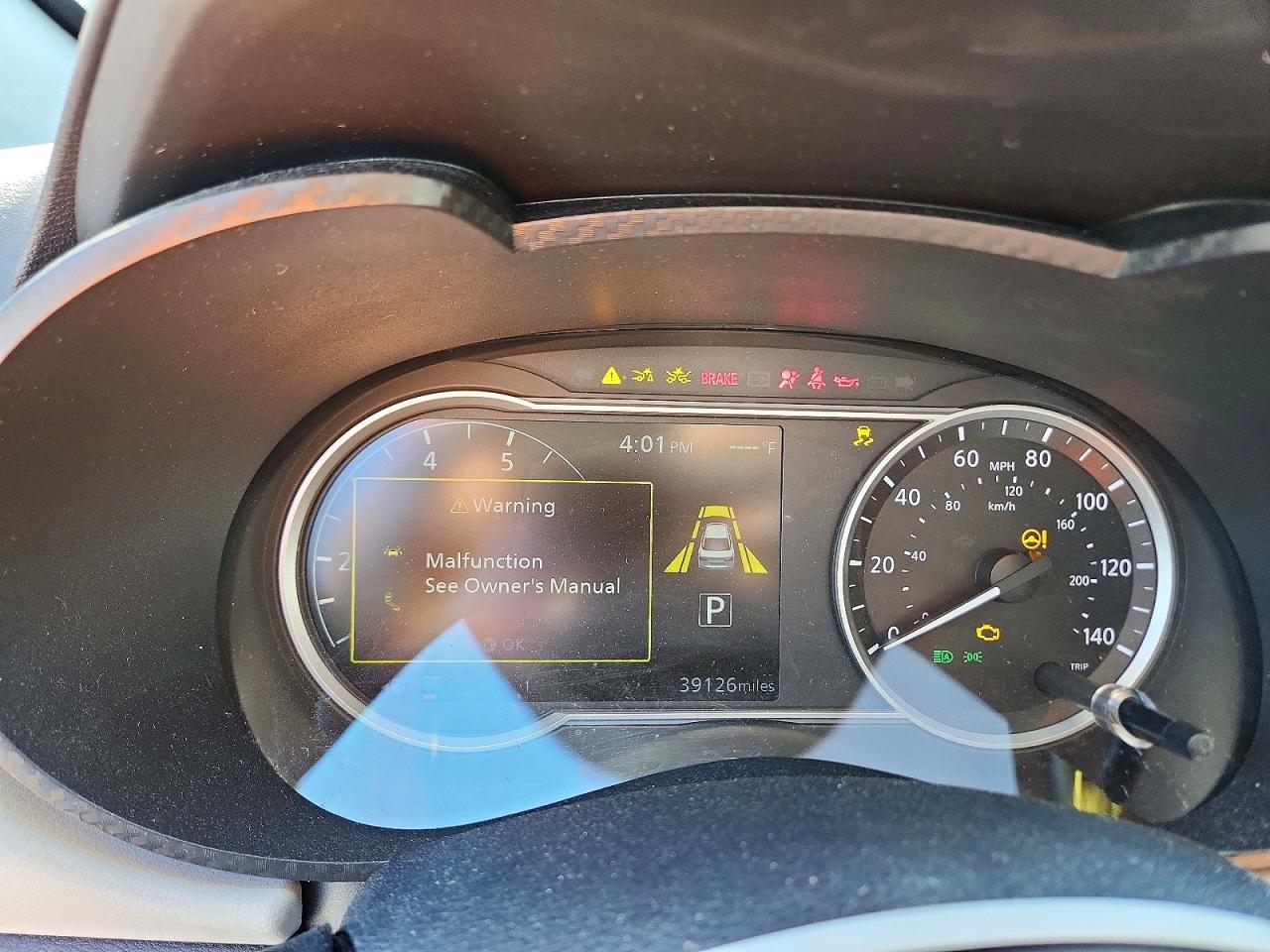 2021 NISSAN VERSA SV photo 17