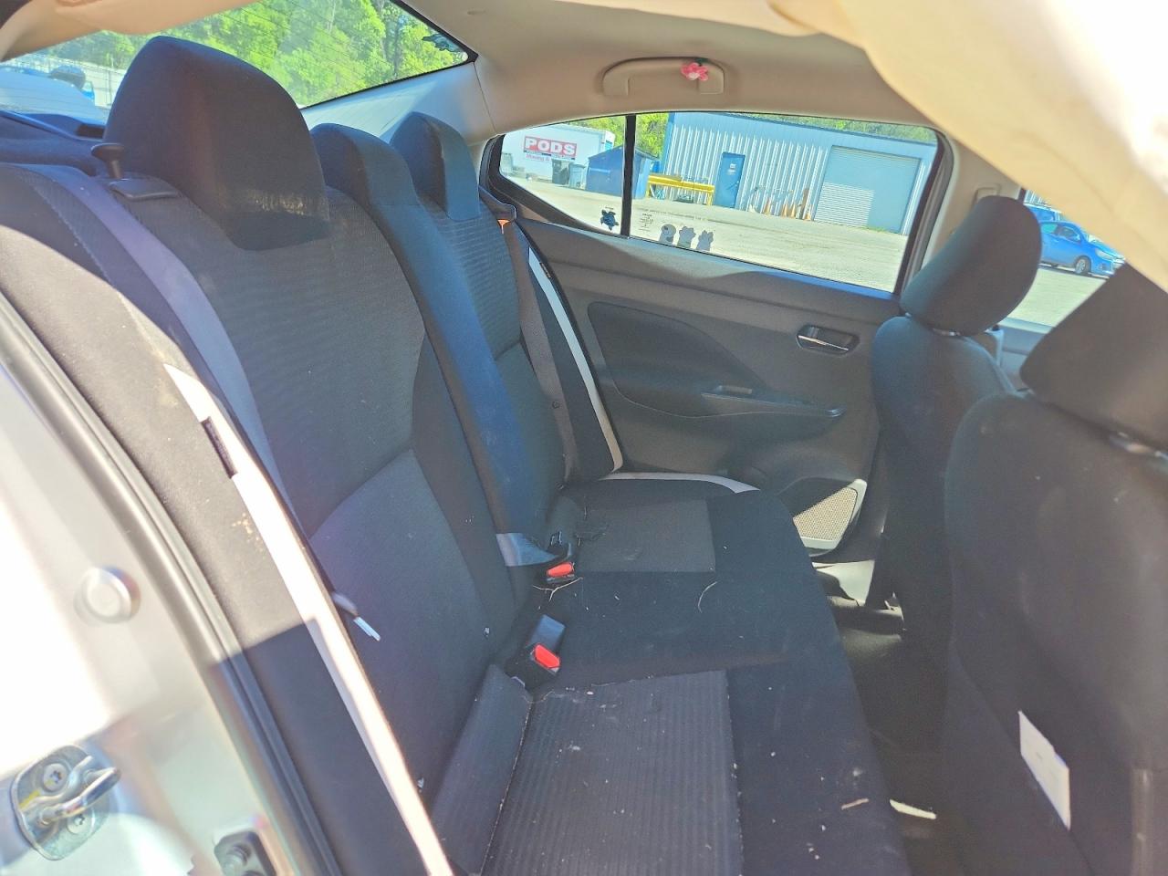 2021 NISSAN VERSA SV photo 19