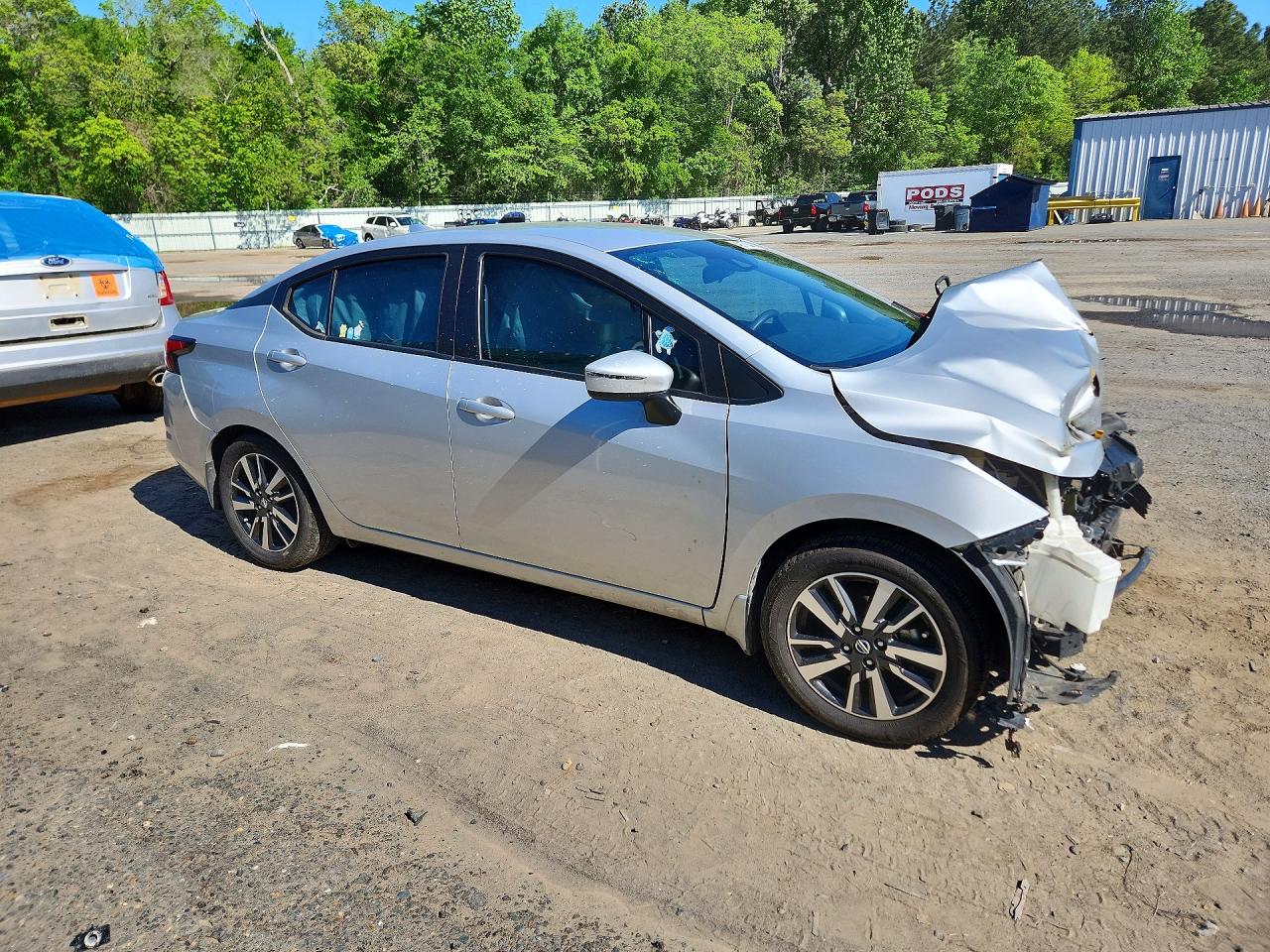 2021 NISSAN VERSA SV photo 7