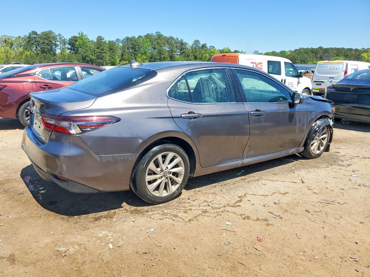 2024 TOYOTA CAMRY LE photo 3