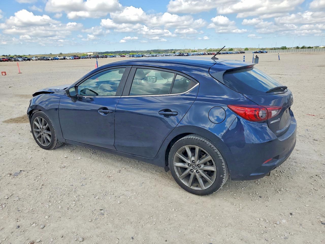 2018 MAZDA 3 TOURING photo 4