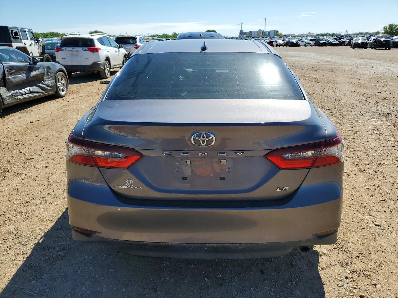 2022 TOYOTA CAMRY LE photo 11