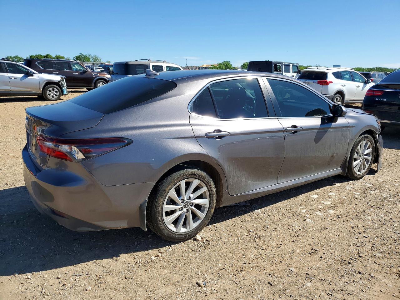 2022 TOYOTA CAMRY LE photo 5