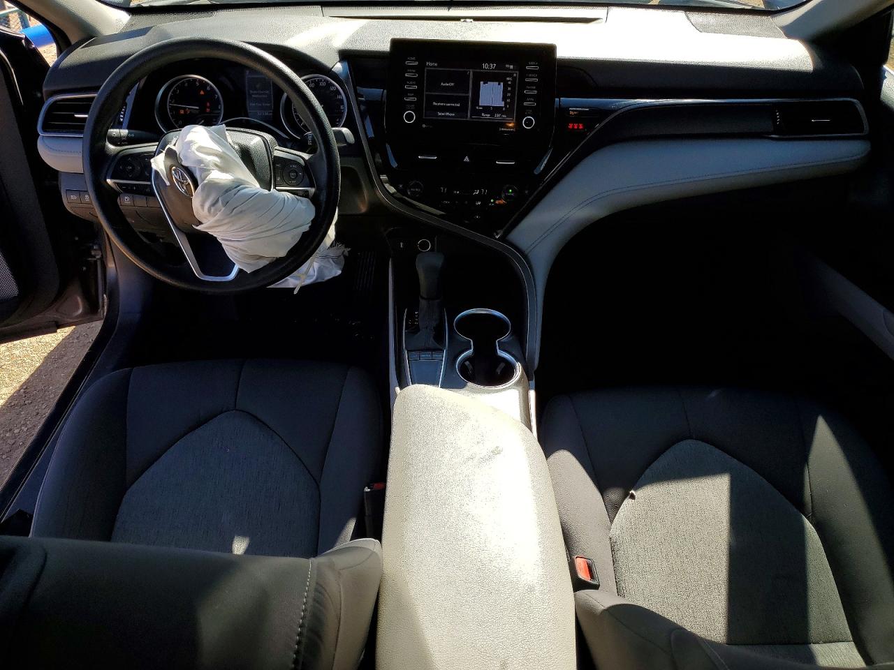 2022 TOYOTA CAMRY LE photo 15