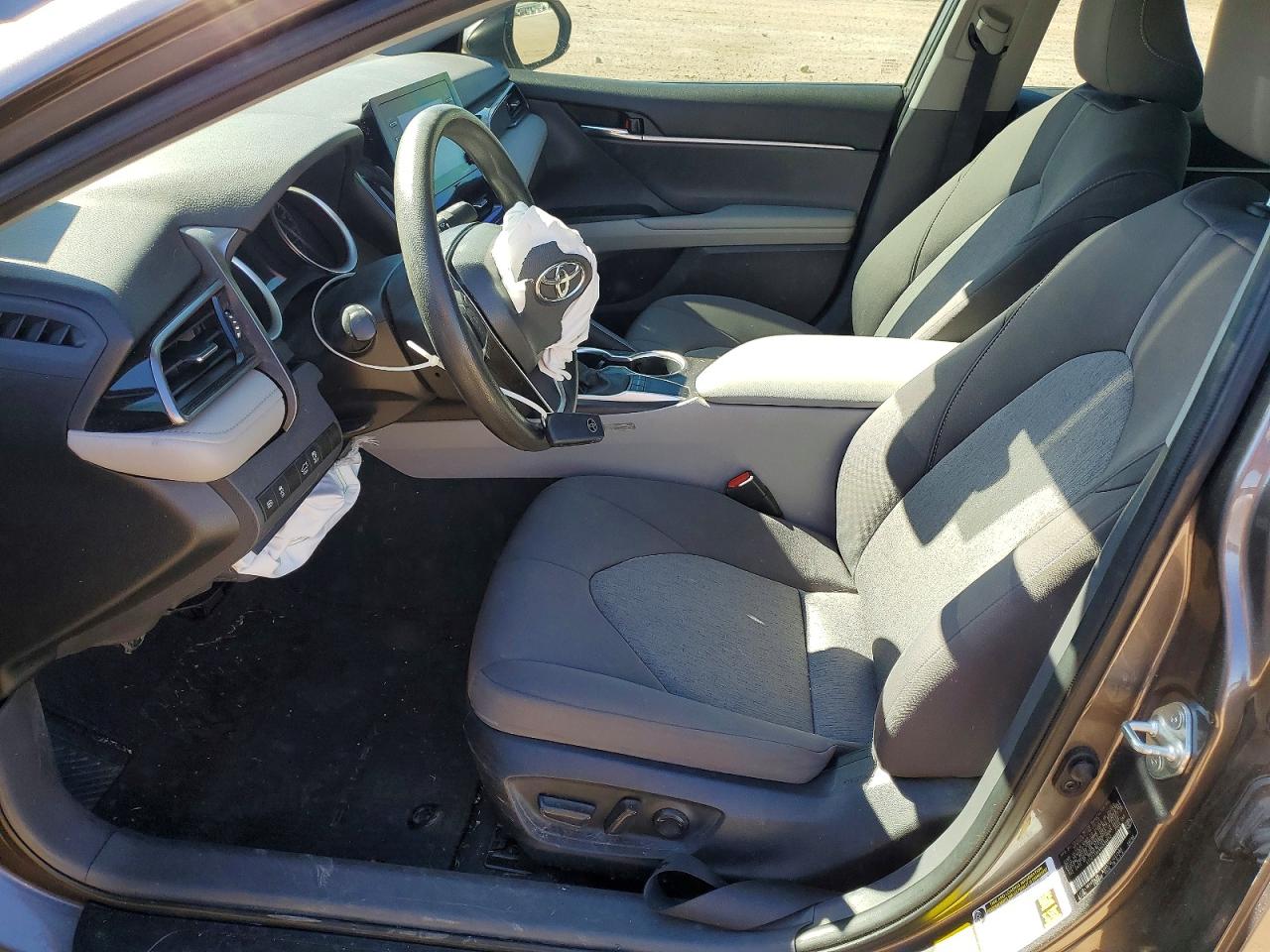 2022 TOYOTA CAMRY LE photo 13