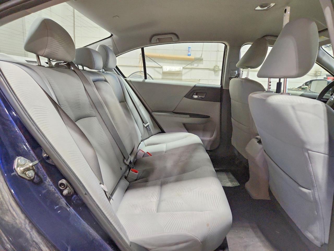 2017 HONDA ACCORD LX photo 19