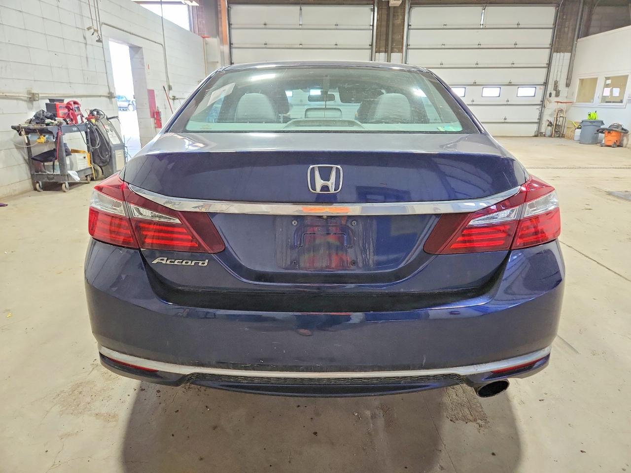 2017 HONDA ACCORD LX photo 11