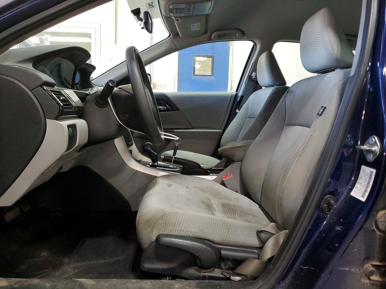 2017 HONDA ACCORD LX photo 13
