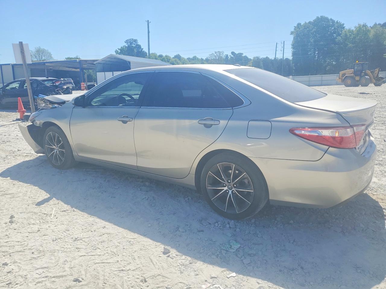 2015 TOYOTA CAMRY XSE V6 photo 2