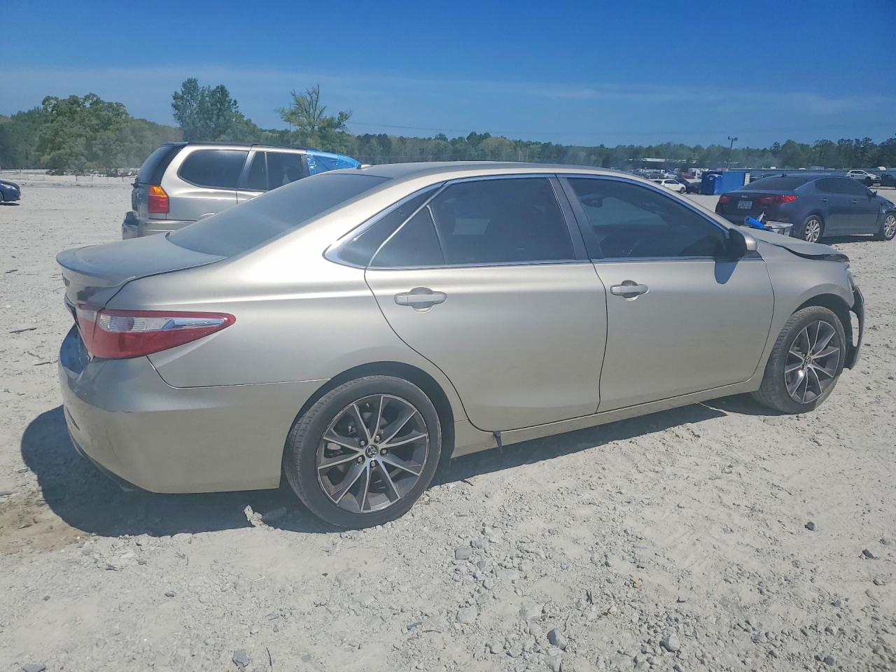 2015 TOYOTA CAMRY XSE V6 photo 3