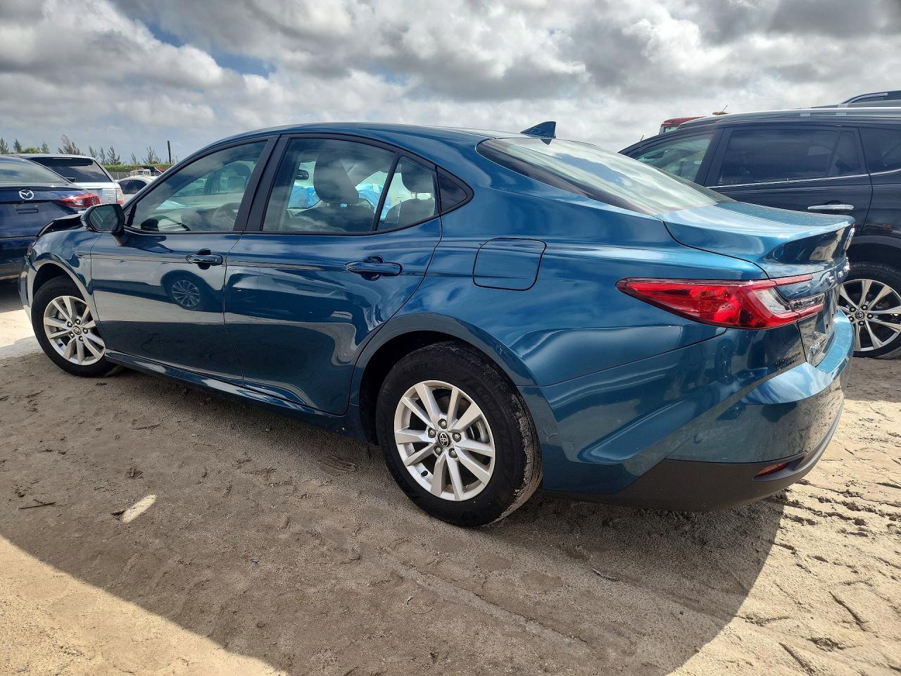 2025 TOYOTA CAMRY LE photo 4