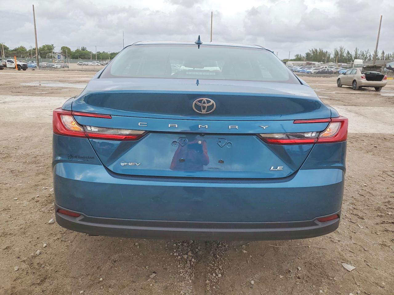 2025 TOYOTA CAMRY LE photo 16