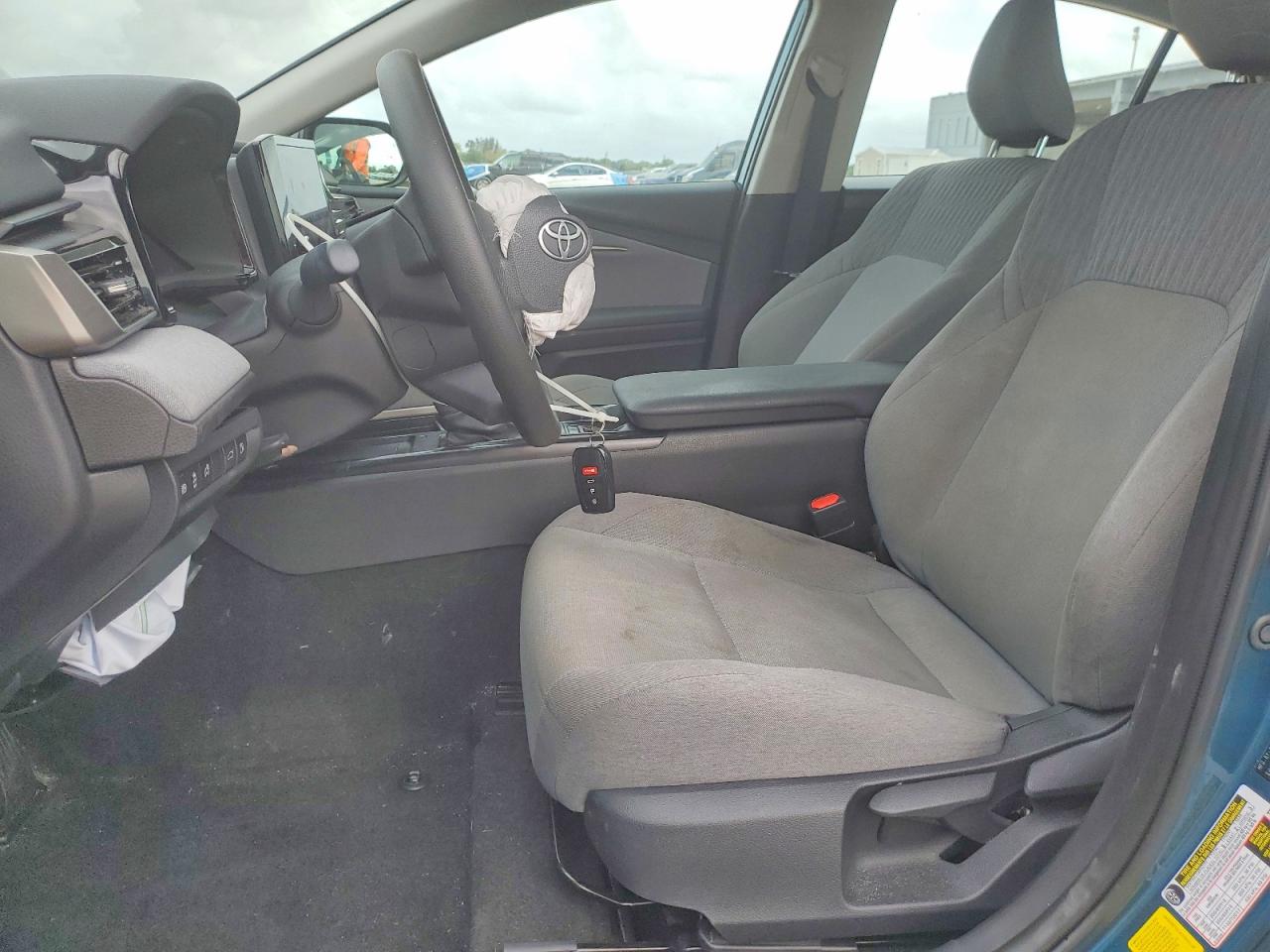 2025 TOYOTA CAMRY LE photo 19