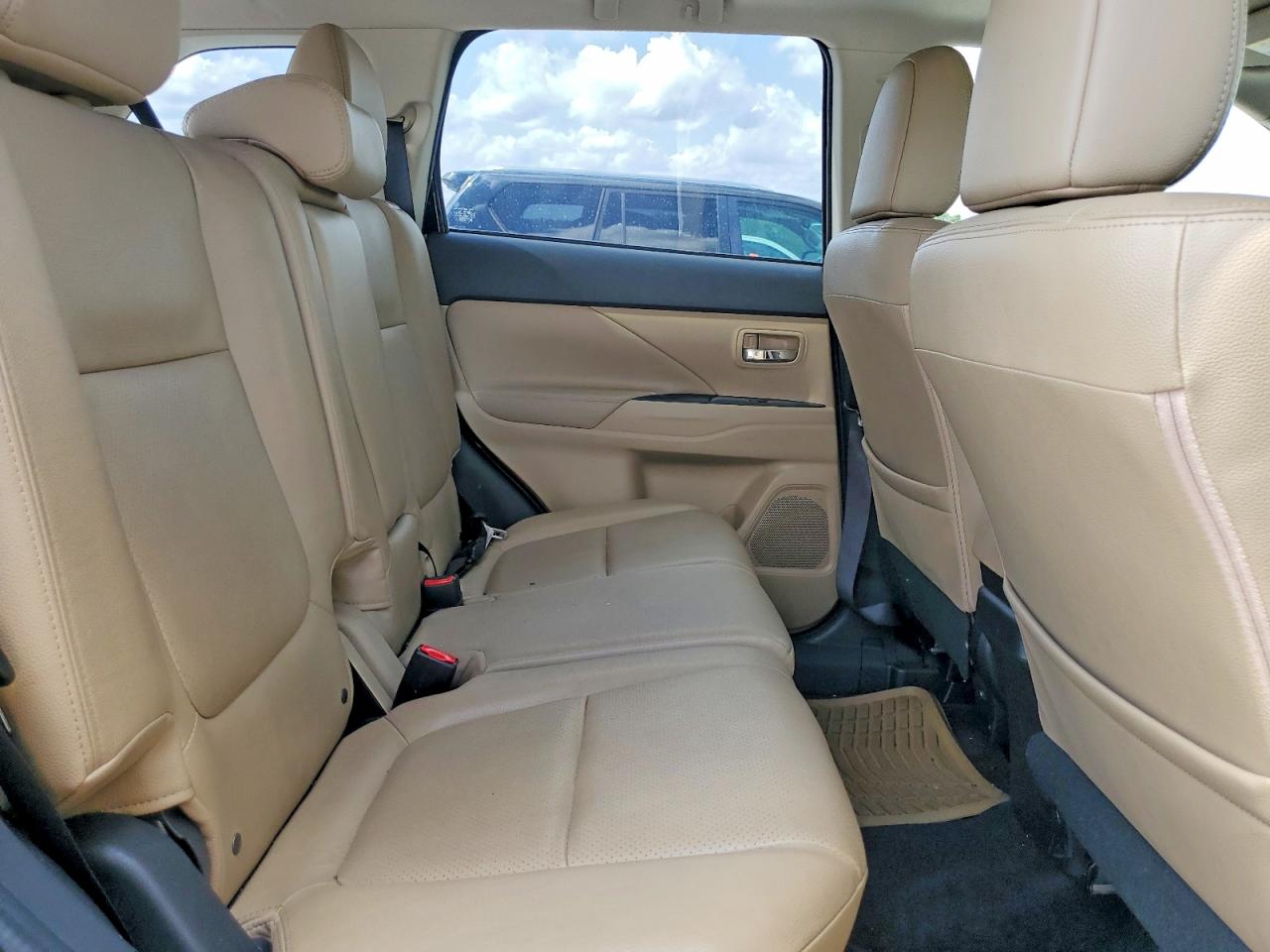 2015 MITSUBISHI OUTLANDER SE photo 31