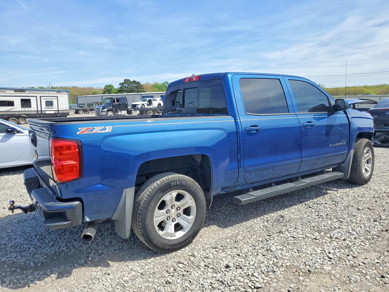 2017 CHEVROLET SILVERADO K1500 LT photo 5
