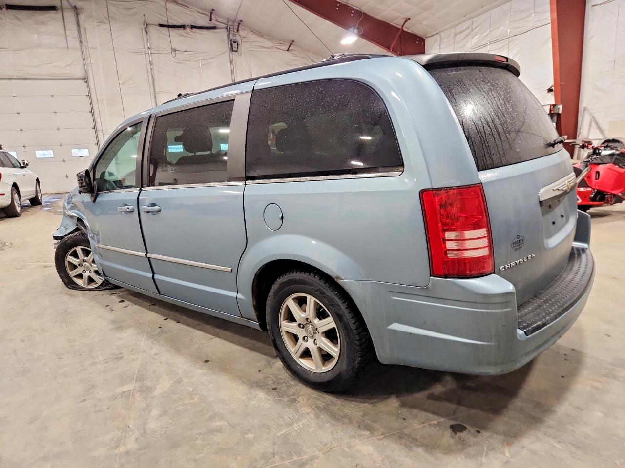 2010 CHRYSLER TOWN & COUNTRY TOURING photo 3