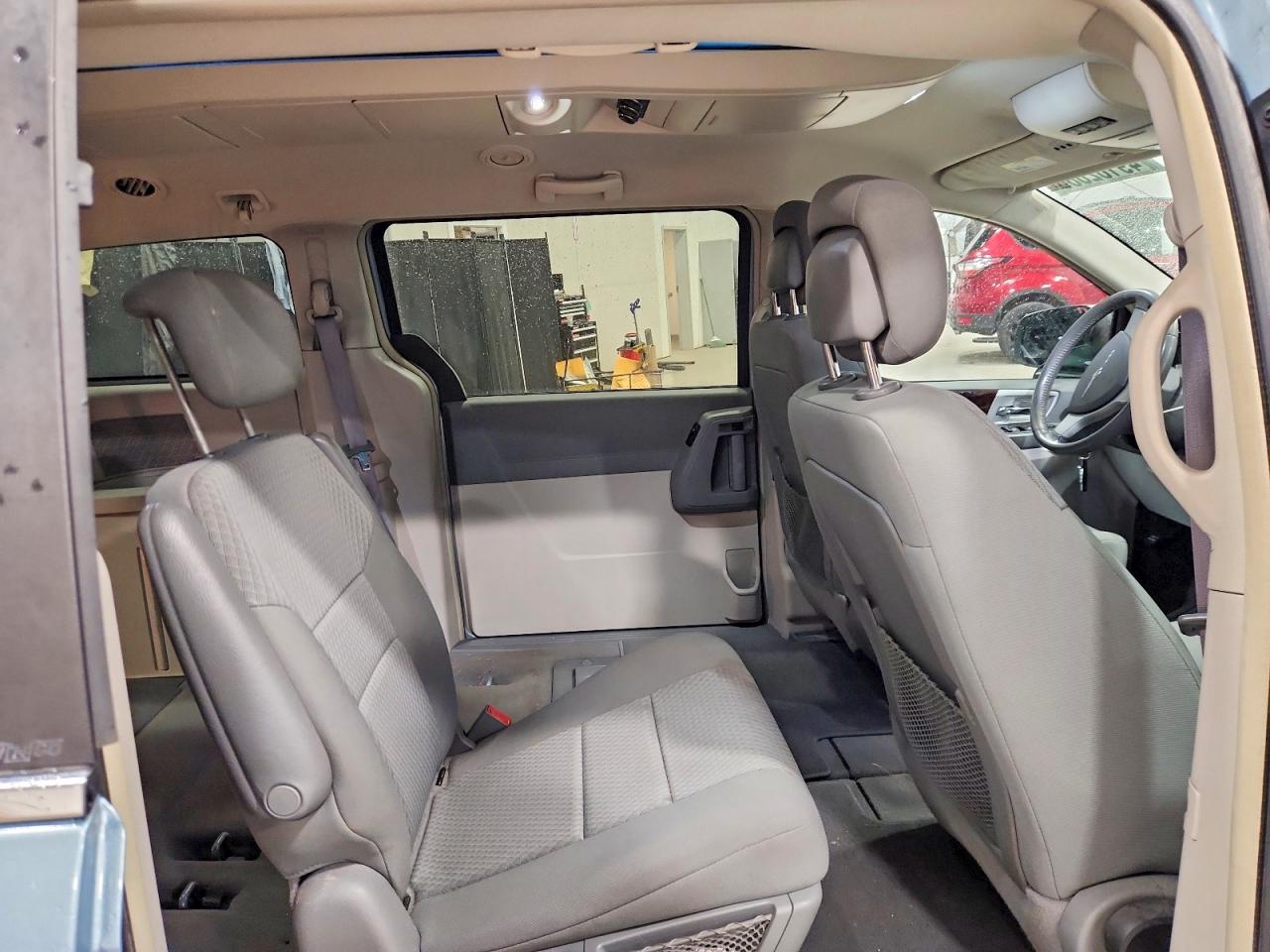 2010 CHRYSLER TOWN & COUNTRY TOURING photo 21