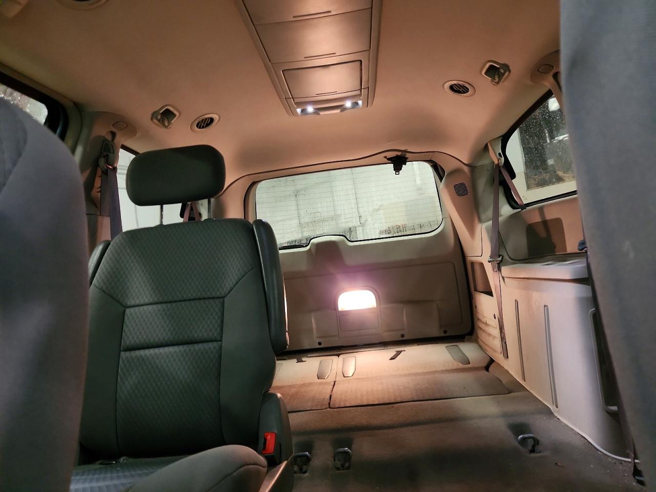 2010 CHRYSLER TOWN & COUNTRY TOURING photo 19