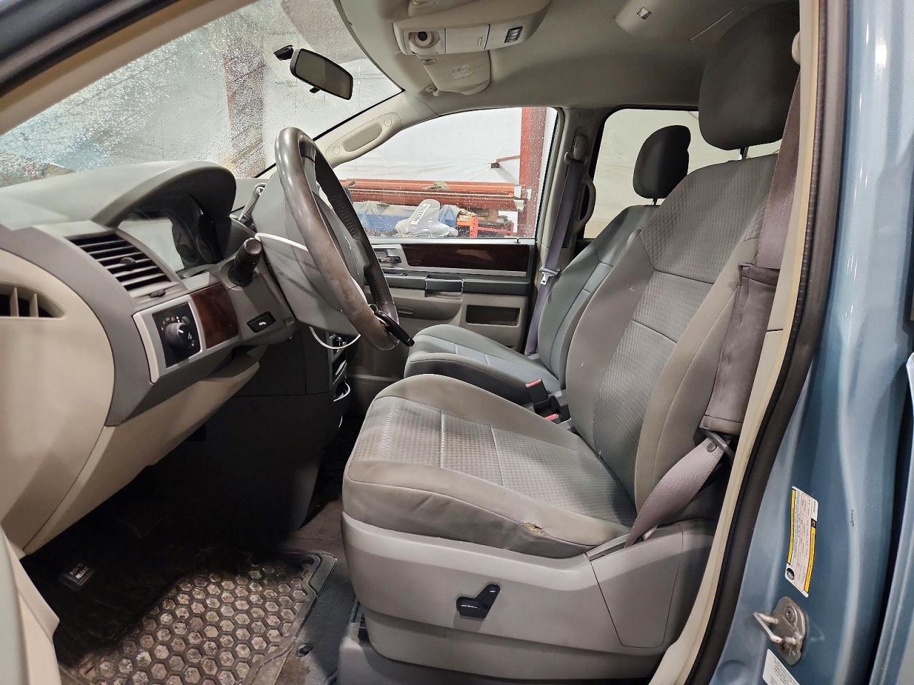 2010 CHRYSLER TOWN & COUNTRY TOURING photo 13