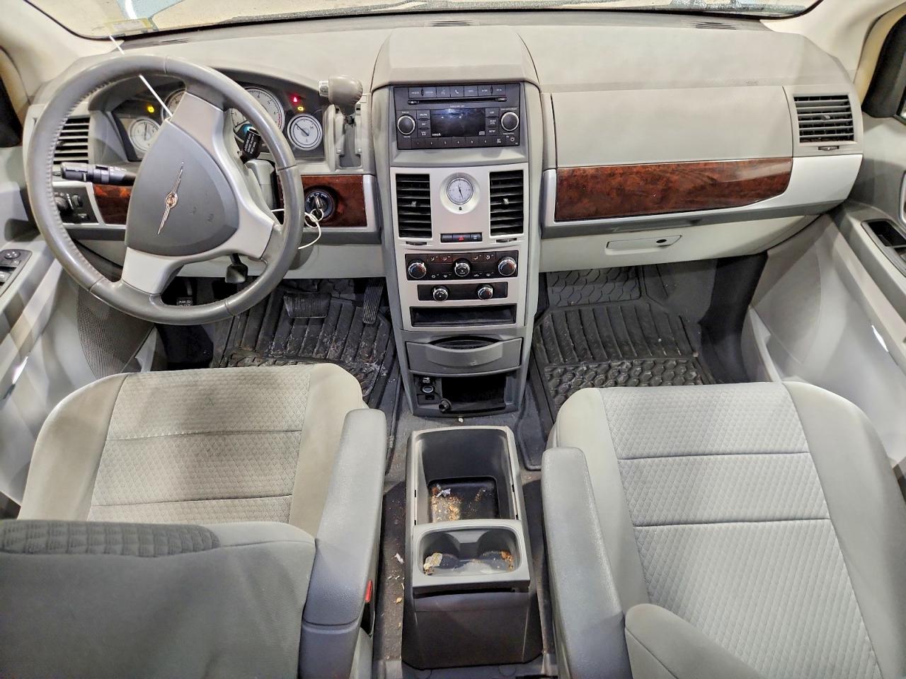 2010 CHRYSLER TOWN & COUNTRY TOURING photo 15