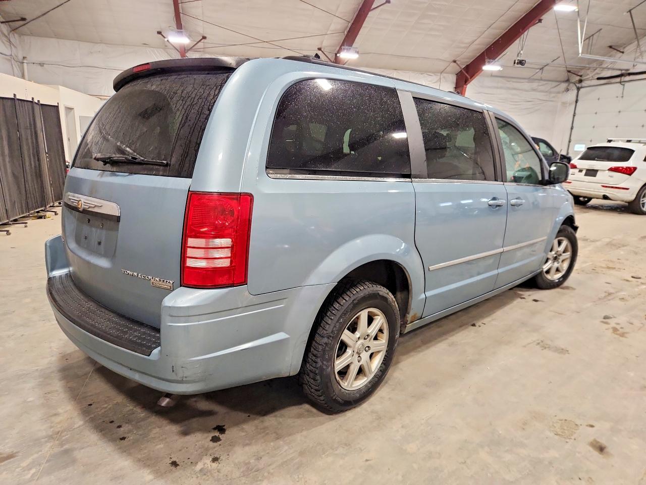 2010 CHRYSLER TOWN & COUNTRY TOURING photo 5