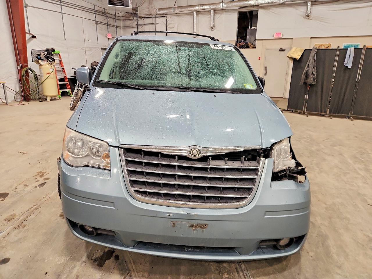 2010 CHRYSLER TOWN & COUNTRY TOURING photo 9