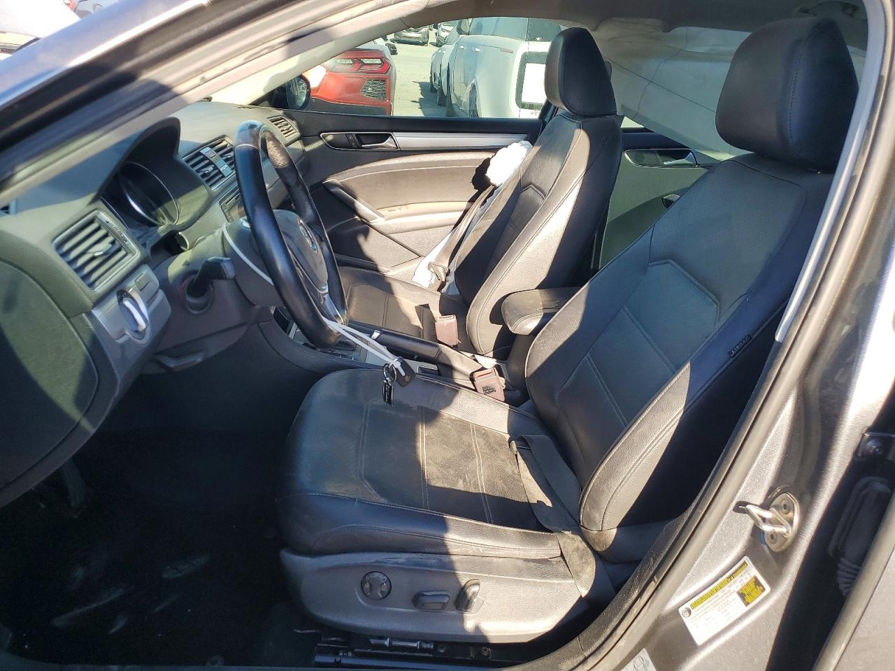 2019 VOLKSWAGEN PASSAT WOLFSBURG photo 13