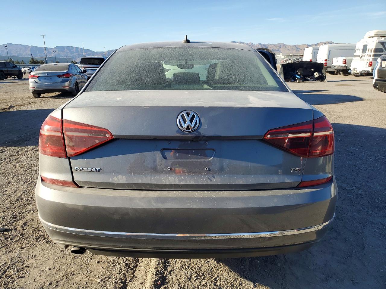 2019 VOLKSWAGEN PASSAT WOLFSBURG photo 11