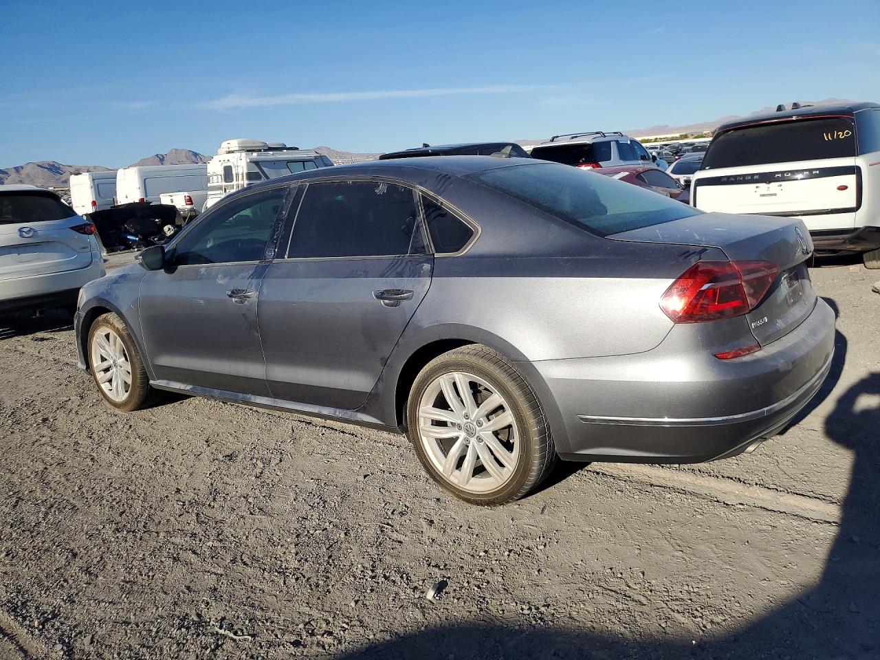2019 VOLKSWAGEN PASSAT WOLFSBURG photo 3