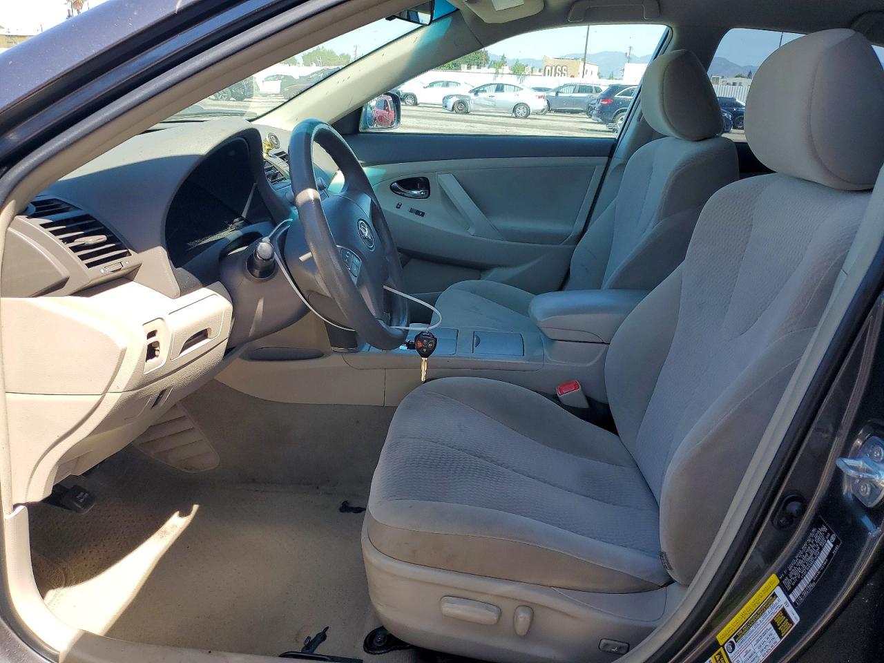 2011 TOYOTA CAMRY LE photo 13