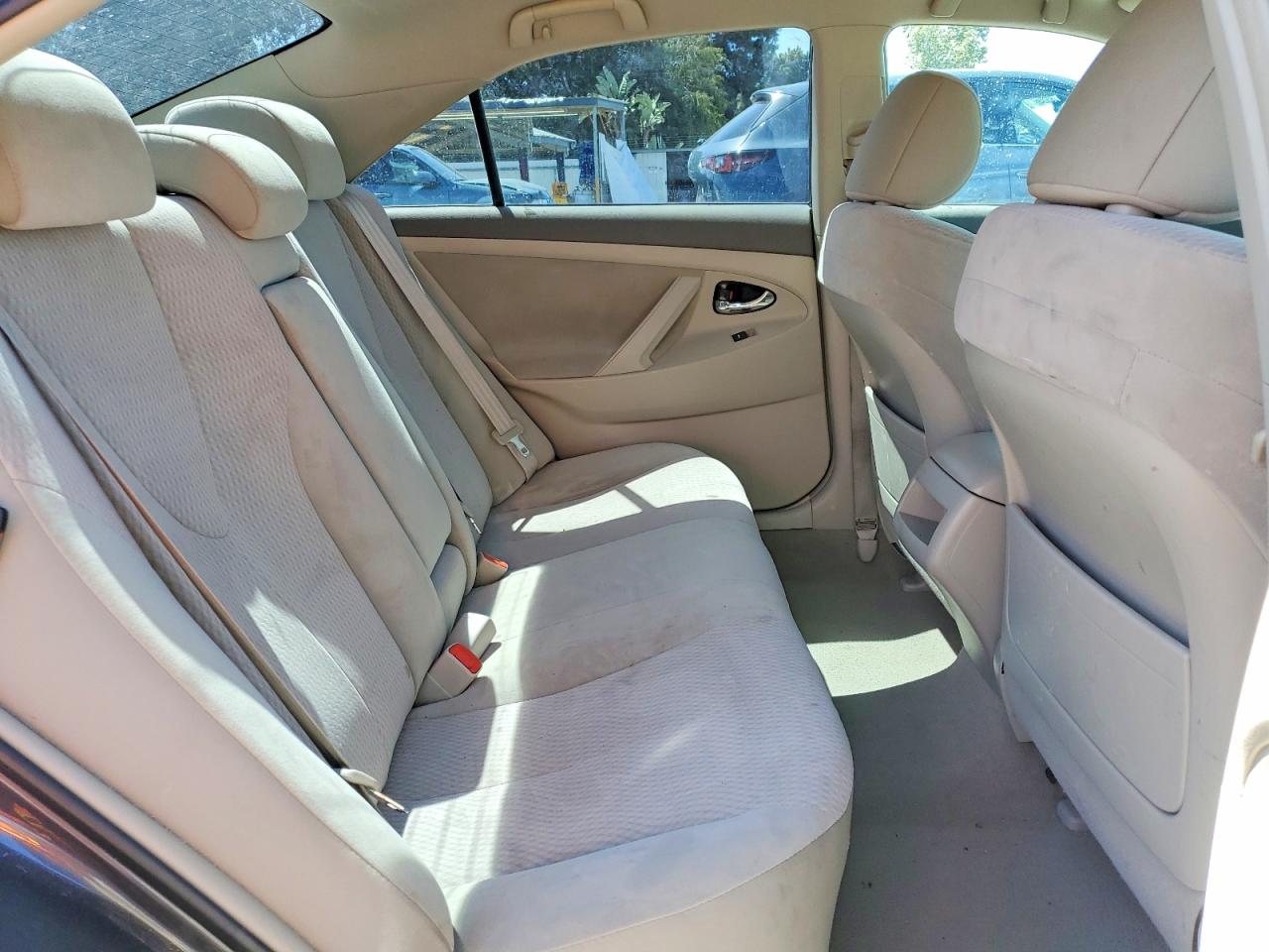 2011 TOYOTA CAMRY LE photo 19
