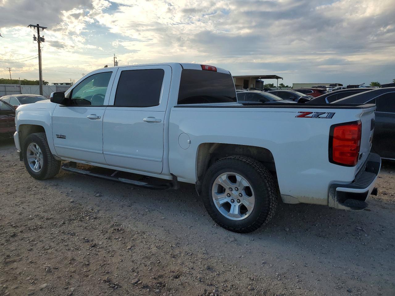 2018 CHEVROLET SILVERADO K1500 LT photo 3