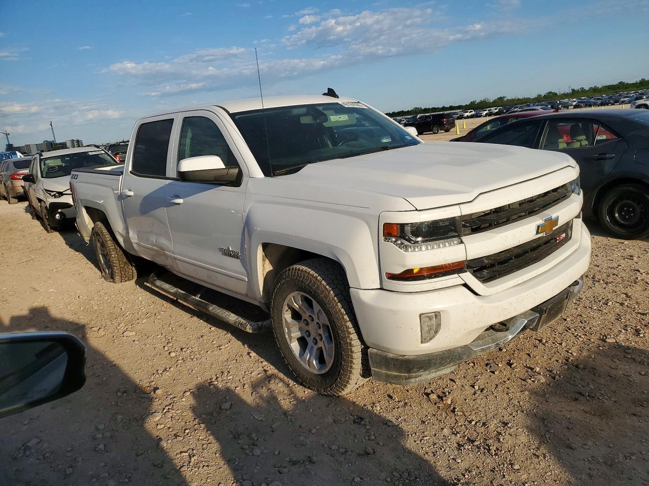 2018 CHEVROLET SILVERADO K1500 LT photo 7