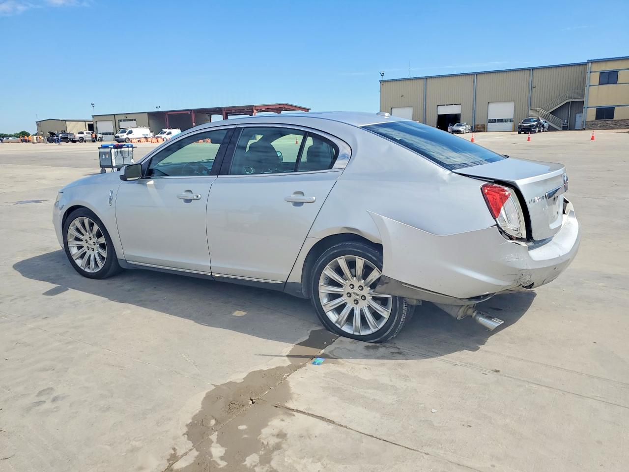 2009 LINCOLN MKS photo 3