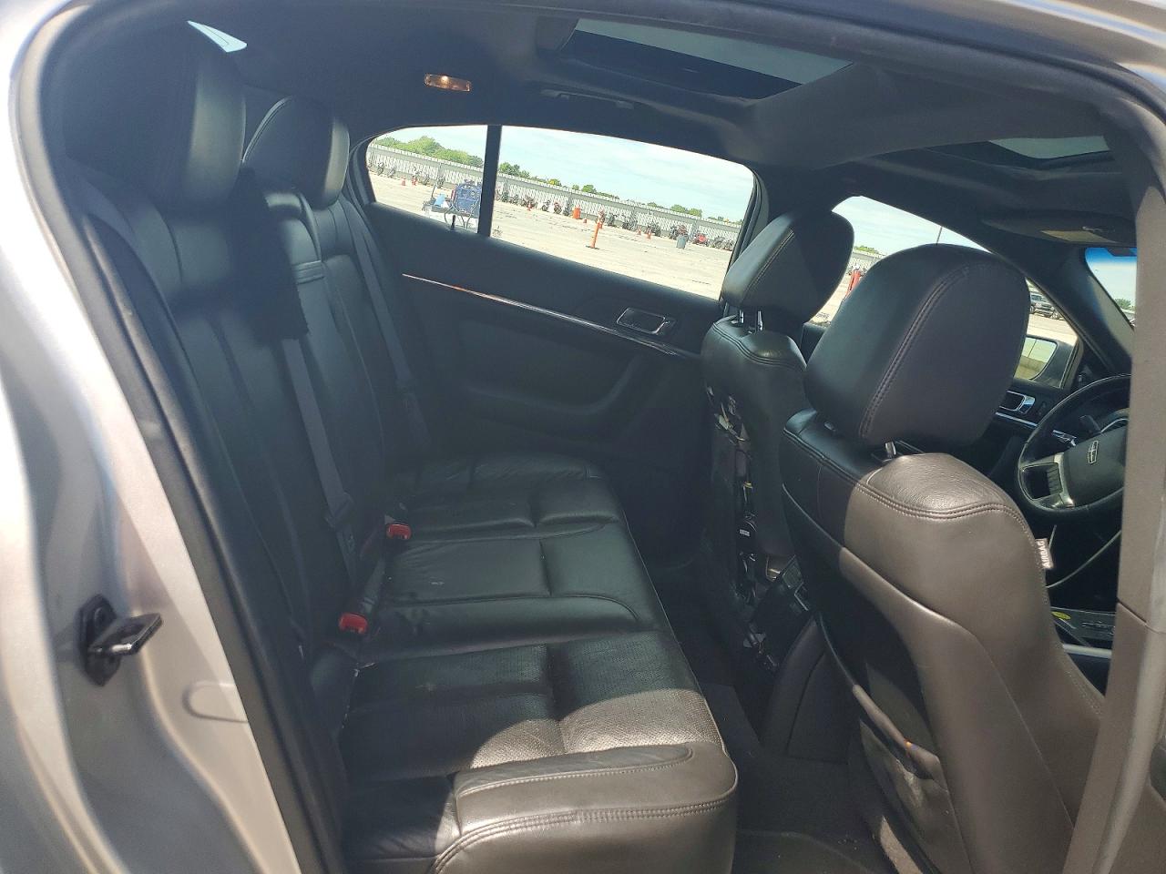 2009 LINCOLN MKS photo 19