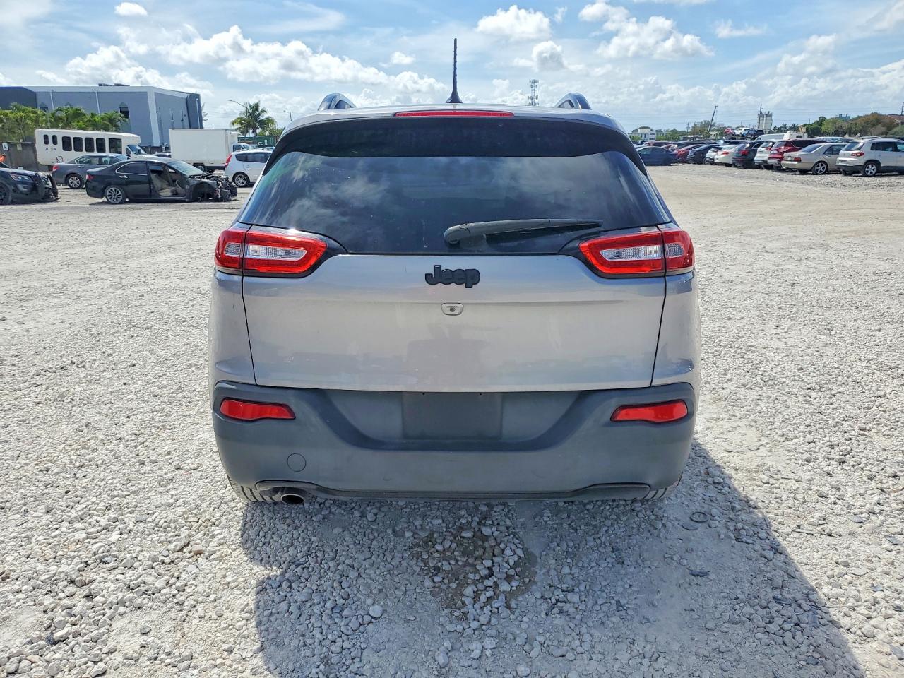 2018 JEEP CHEROKEE LATITUDE photo 16