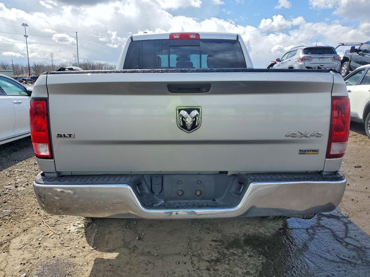 2015 RAM 1500 SLT photo 16