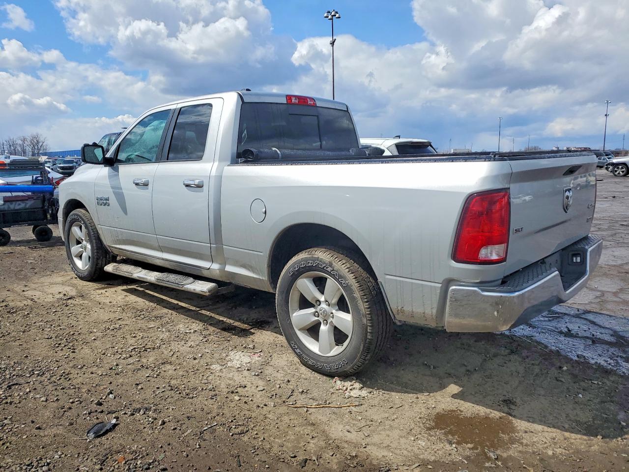 2015 RAM 1500 SLT photo 4